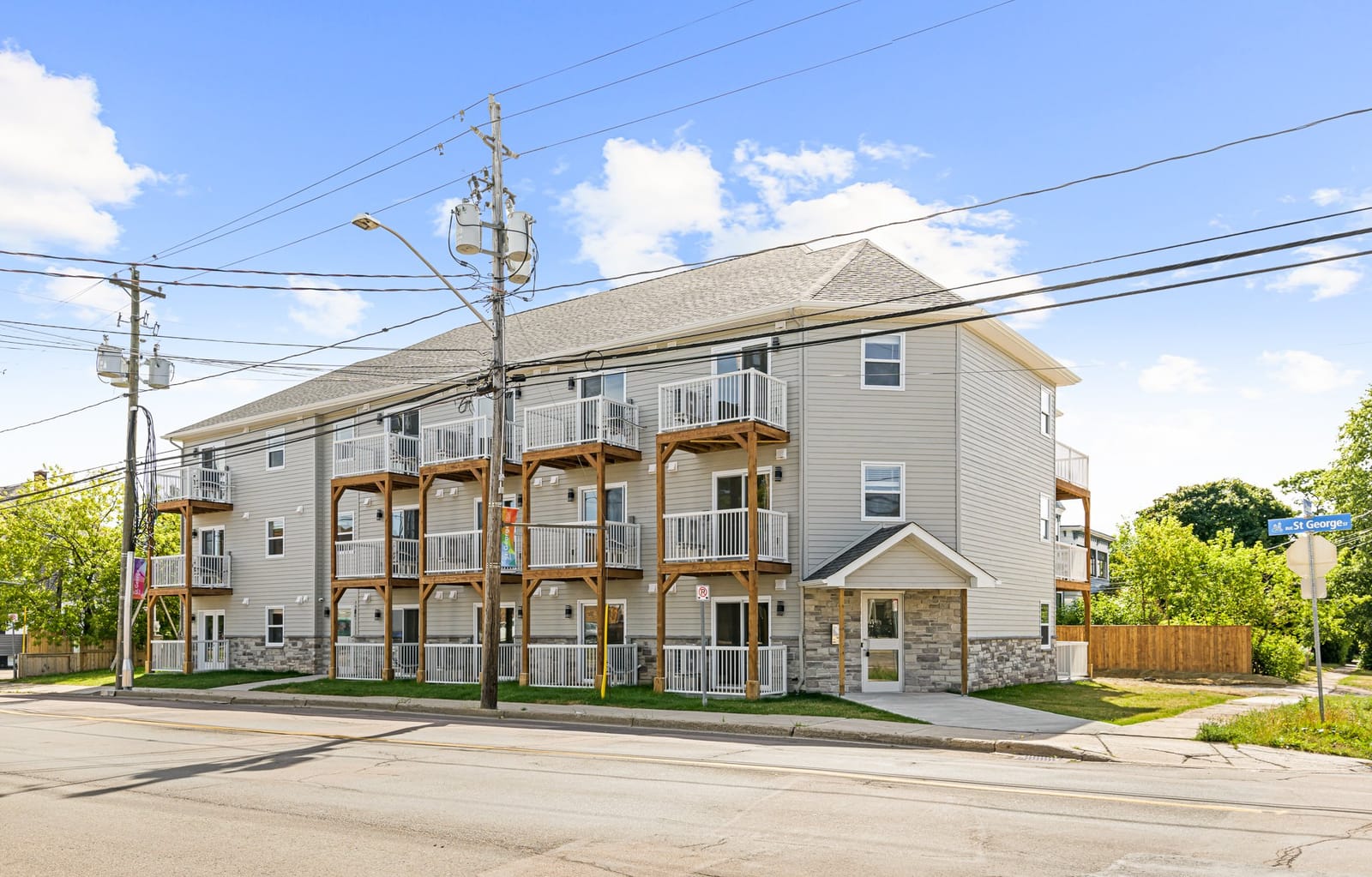 THE THIRTY TWO apartment exterior